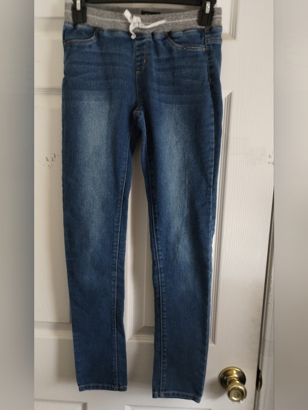 Dkny Girl's Denim Jeggings With A Silver Glittery Pullon Waistband